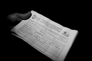 Para cada nido recolectado abren una ficha donde anotan una serie de datos entre los que destacan el sector de playa donde fue hallado, la marea, la climatología, el número de huevos y la fecha.